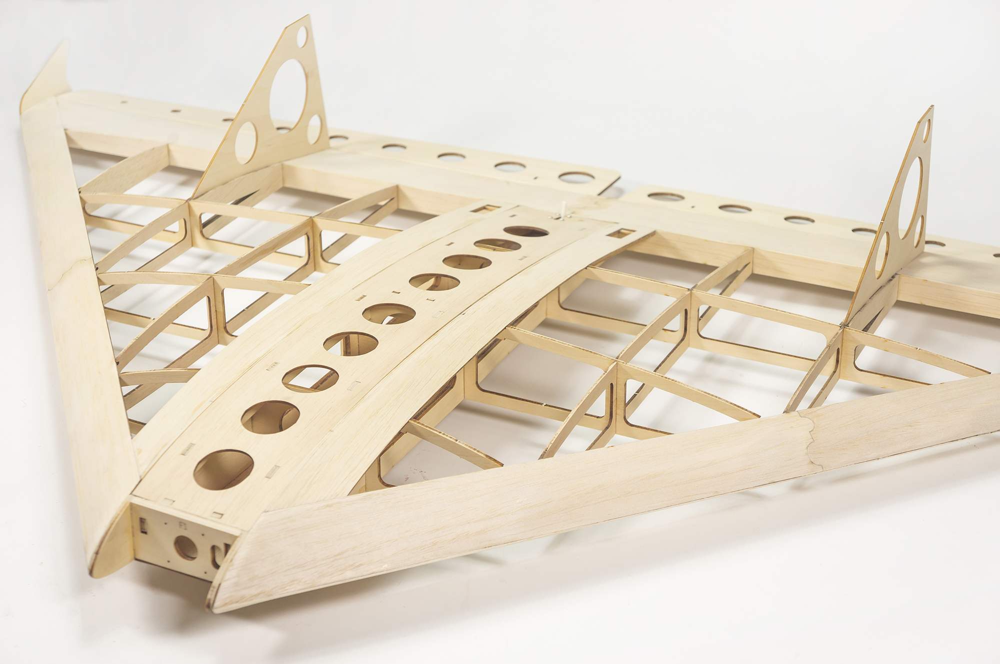 Kit d'avion RC à ailes Delta e - Woodworking Laser avis et prix